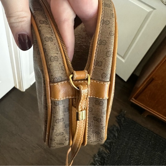 Authentic Vintage Gucci InterlockingGG Monogram Circle Canteen Crossbody Bag - Picture 11 of 13